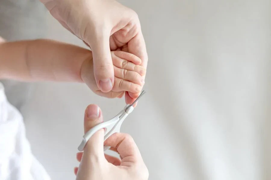 Peur de faire mal à ton bébé en lui coupant les ongles ? Voici comment faire en toute sécurité