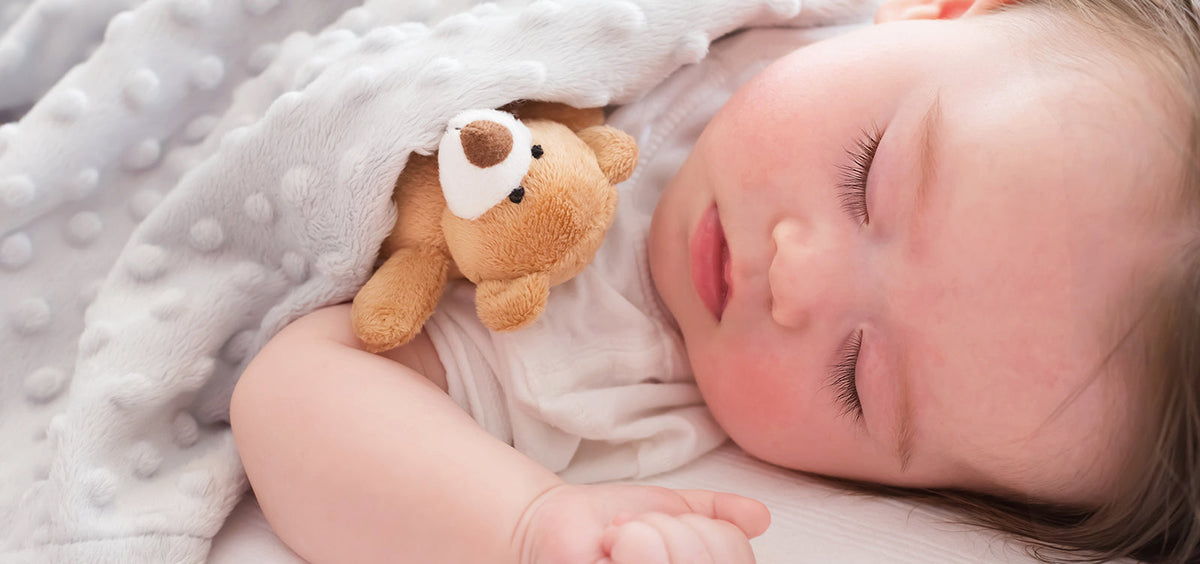 Bébé examiné pour une jaunisse